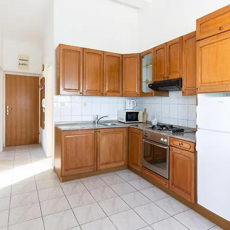 Apartment Awesome In Baška Voda